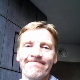 Молодой, послушный парень ищет взрослую девушку в Москве Молодой, послушный парень ищет взрослую девушку в Москве
