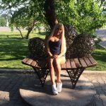 Девушка приглашает парней попасть в страну чудес? Москва